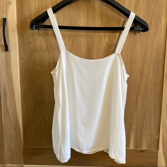 MUST GO Zara White Embroidered Crochet Lace Cami - Picture 6 of 7